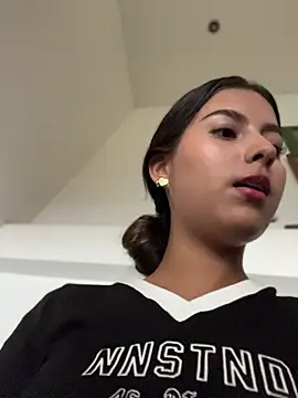 valeria-escobar (F teen) - GIANT SQUIRT IN PUBLIC 💧💧🔥🫦