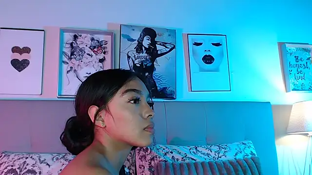 pocahontamoon webcam