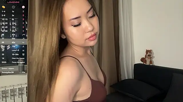 Ur_neighbor_Kira webcam