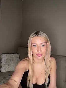 BlondeChiara webcam