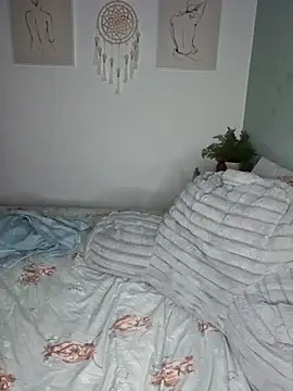 Saucy-Serenity webcam