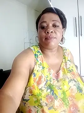 BUSTYQUEEN56_ webcam