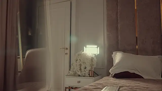 MilaDYstarlight webcam