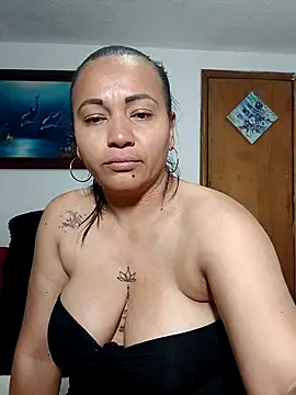 agatha_sluttylatina webcam