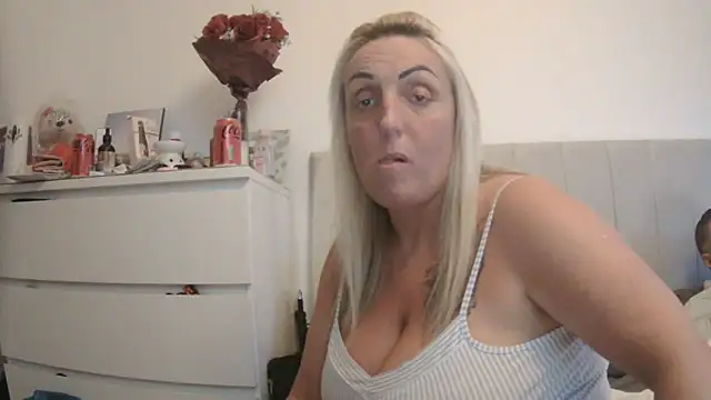 theblondecocklover webcam