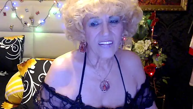 HappyWomanOn webcam