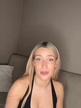 BlondeChiara webcam