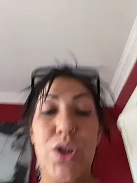 LittleMissEeve webcam