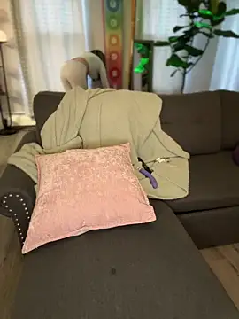 Webcam Model (MiraKisss)  is live.Free join now!