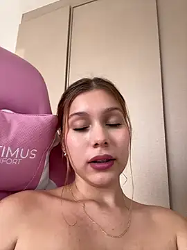 nikii__ (F teen) - Go take a shower