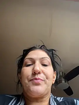 littlemisseeve (F milf) - Squirt shhh neighbors out!