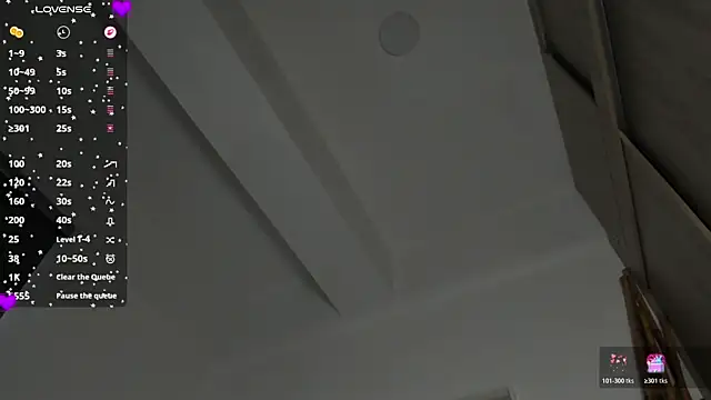 laura-hills18 webcam