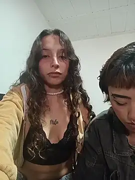 AlexxaAndRileyy webcam