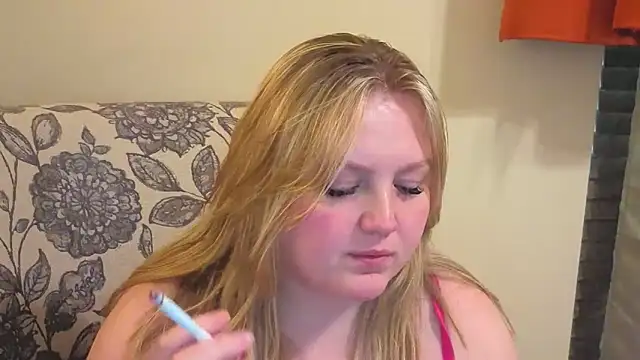 PhatAssBlond webcam