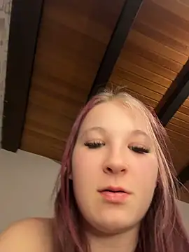 LittleChaosQueen webcam