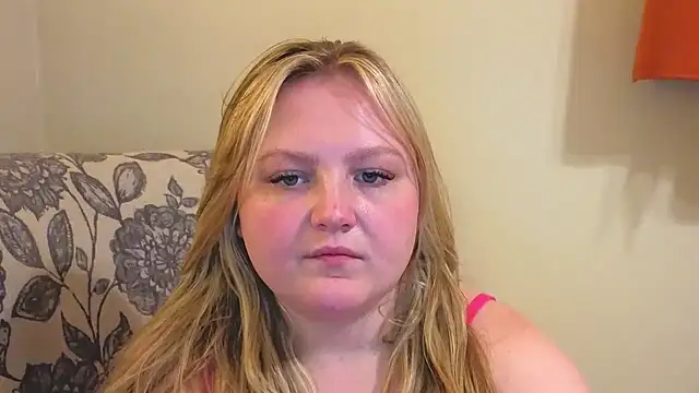 PhatAssBlond webcam