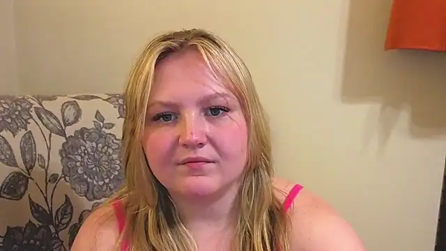 PhatAssBlond webcam