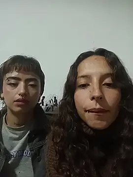 AlexxaAndRileyy webcam