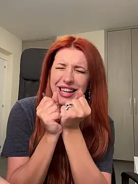 RoxxyDallas Stripchat cam model