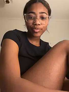 SilkSoles Stripchat cam model