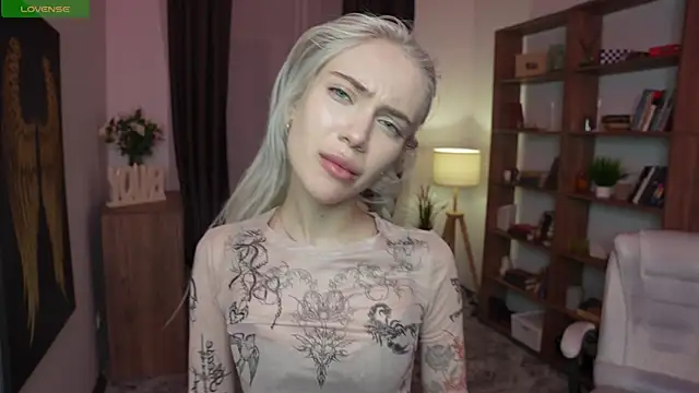 KristalCrowner webcam