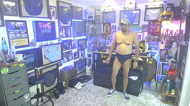 Briefs_bud webcam