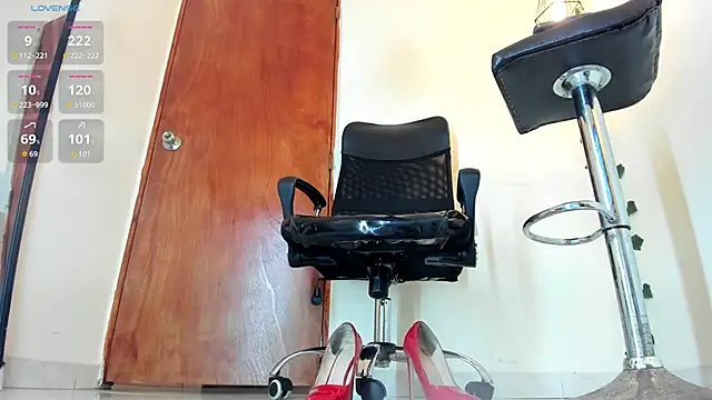 aitana-purple webcam