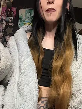 MissMidnightUK webcam