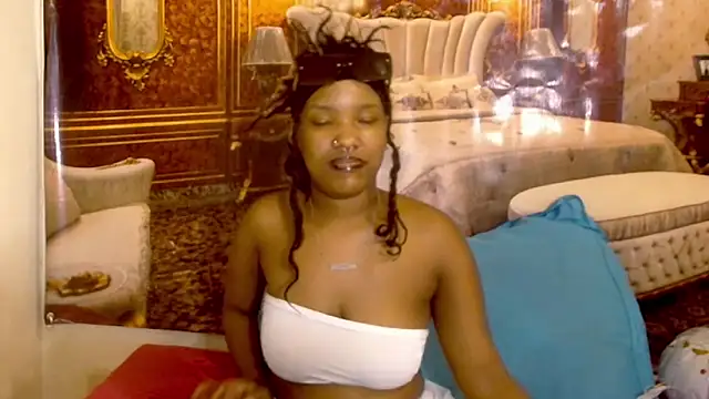 EroticSexyPrada webcam