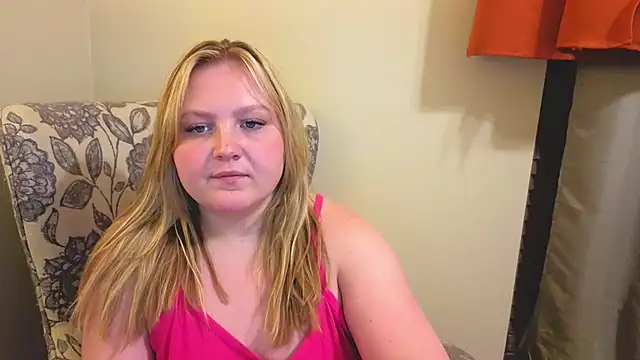 PhatAssBlond webcam