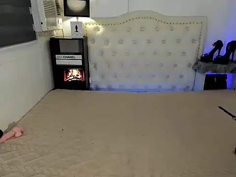 naughtyandreaxx webcam