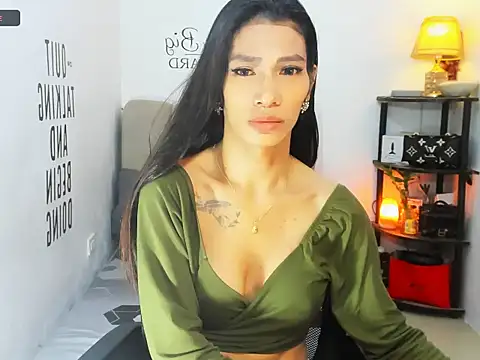 Trixie_Mattel21 webcam