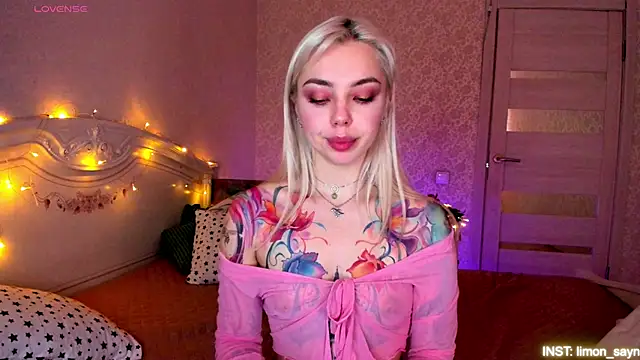 LillyMoure_ webcam