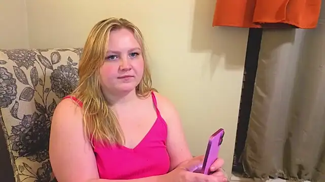 PhatAssBlond webcam