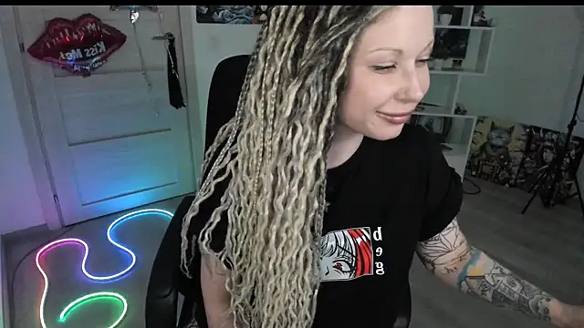 honeysallymoore - HoneySallyMoore's free webcam - UK Sex Cams