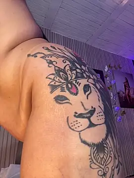 Webcam Model (MadissonFord)  is live.Free join now!