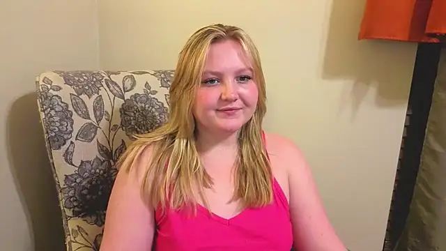 PhatAssBlond webcam