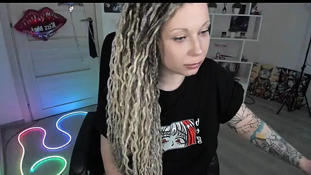 HoneySallyMoore live sex cam