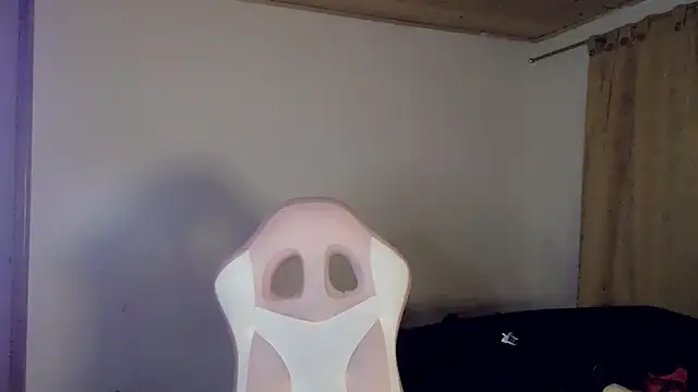 Dollbehavior_ webcam