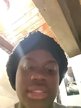 Webcam Model (YourLiaa_)  is live.Free join now!