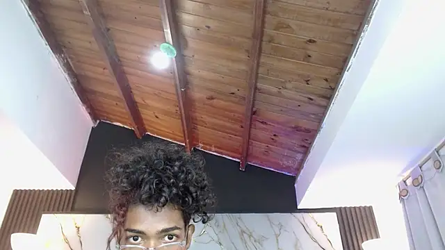 triiangel_latinboy webcam