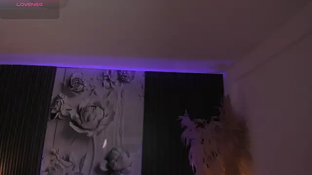 ShaniaDaniels webcam