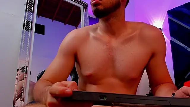 Logan_Wolf-js webcam