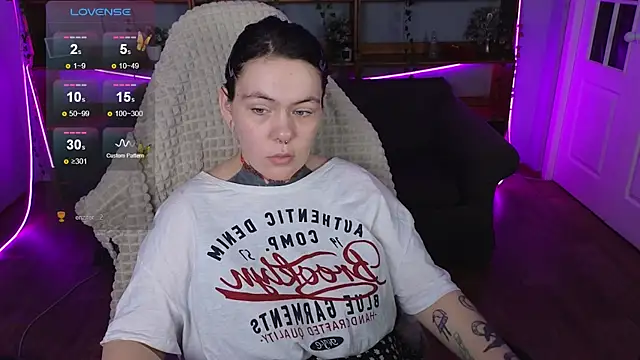 QwertyAnnie_Lbo webcam