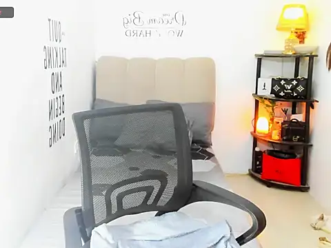 Trixie_Mattel21 webcam