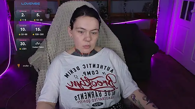 QwertyAnnie_Lbo webcam