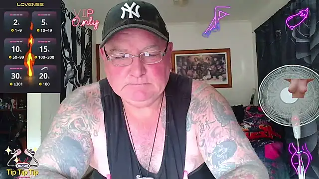 KINKYBLUEYES69 webcam