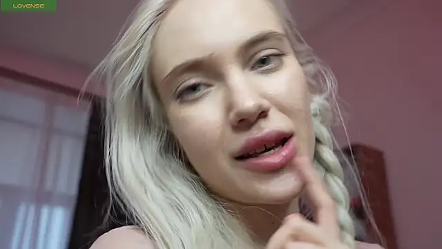 KristalCrowner webcam