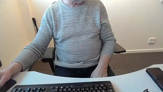 buggemann (M grandpa) - Masturbate for 5 min