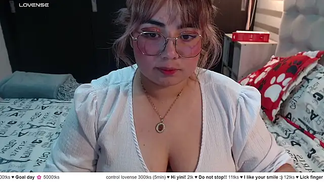YiniBelle webcam